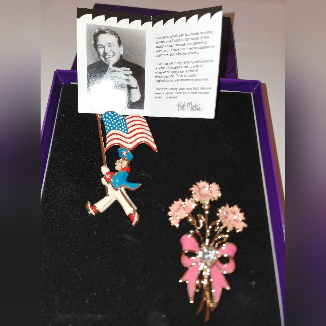 Bob Mackie Set Of 2 Vintage Brooches 40$